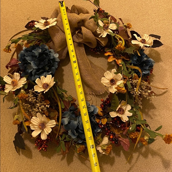 Fall wreath. 18 inch base grapevine wreath with fall leaves flowers and bow. - Picture 6 of 9